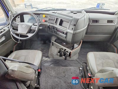 Zdjęcie 8 z 14 samochodu: 2020 VOLVO VNL SEMI TRUCK VIN:4V4NC9EJ8LN269331 - miniatura