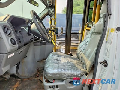 Piąte zdjęcie samochodu w środku: 2014 FORD ECONOLINE E350 SUPER DUTY CUTAWAY VAN VIN:1FDEE3FL4EDA34397 - miniatura
