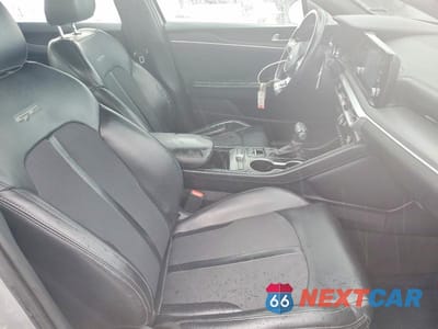 Piąte zdjęcie samochodu w środku: 2021 KIA K5 GT LINE VIN:5XXG64J2XMG076611 - miniatura