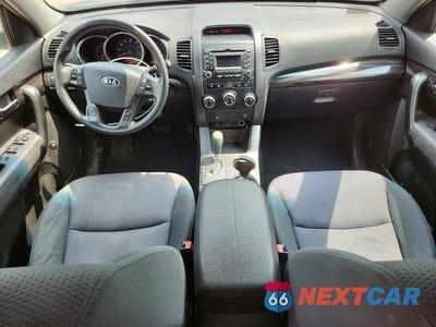 Zdjęcie 8 z 13 samochodu: 2012 KIA SORENTO VIN:5XYKT4A65CG228990 - miniatura