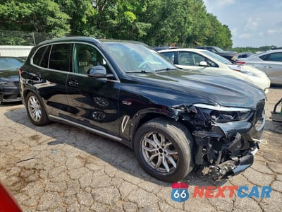 Czwarte zdjęcie samochodu z boku: 2023 BMW X5 XDRIVE45E VIN:5UXTA6C0XP9N46463 - miniatura