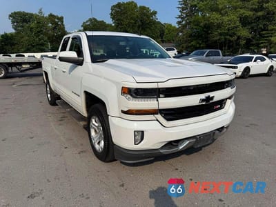 Czwarte zdjęcie samochodu z boku: 2017 CHEVROLET SILVERADO K1500 LT VIN:1GCVKREC1HZ142730 - miniatura