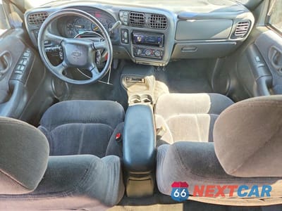 Zdjęcie 8 z 12 samochodu: 2000 CHEVROLET BLAZER VIN:1GNDT13W7Y2385532 - miniatura