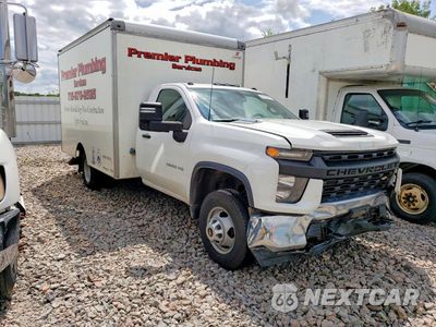 Czwarte zdjęcie samochodu z boku: 2021 CHEVROLET SILVERADO BOX TRUCK VIN:1GB3YSEY4MF236755 - miniatura