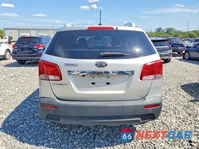 Zdjęcie 6 z 13 samochodu: 2011 KIA SORENTO LX VIN:5XYKT4A16BG049523 - miniatura