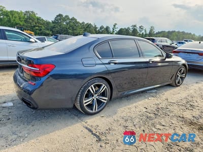 Trzecie zdjęcie samochodu z tyłu: 2018 BMW 750 I VIN:WBA7F0C52JGM23883 - miniatura