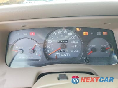 Zdjęcie 9 z 13 samochodu: 2005 MERCURY GRAND MARQUIS GS VIN:2MEFM74W55X630030 - miniatura