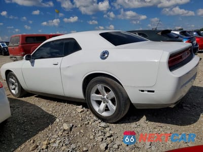 Drugie zdjęcie samochodu z przodu: 2014 DODGE CHALLENGER SXT VIN:2C3CDYAG2EH250021 - miniatura