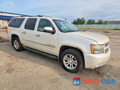 Czwarte zdjęcie samochodu z boku: 2011 CHEVROLET SUBURBAN K1500 LTZ VIN:1GNSKKE31BR333346 - miniatura