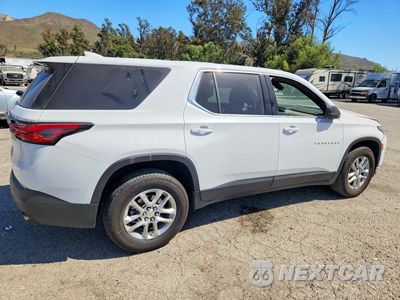 Trzecie zdjęcie samochodu z tyłu: 2022 CHEVROLET TRAVERSE LS VIN:1GNERFKW3NJ181300 - miniatura
