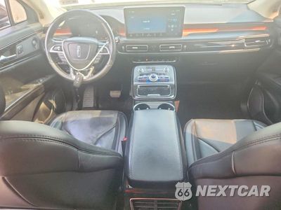 Zdjęcie 8 z 13 samochodu: 2021 LINCOLN NAUTILUS RESERVE VIN:2LMPJ8KP3MBL08529 - miniatura