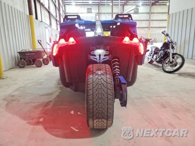 Czwarte zdjęcie samochodu z boku: 2018 POLARIS SLINGSHOT SLR VIN:57XAARFA2J8125968 - miniatura