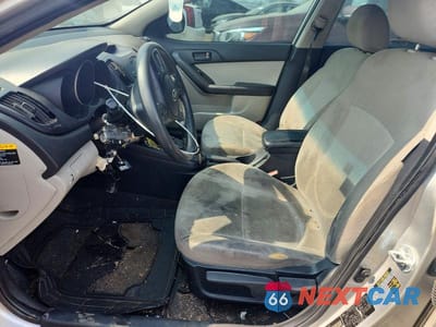 Zdjęcie 7 z 12 samochodu: 2010 KIA FORTE EX VIN:KNAFU4A26A5052711 - miniatura