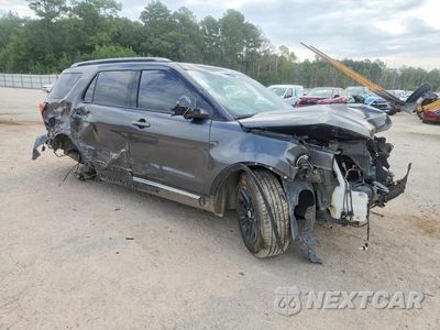 Czwarte zdjęcie samochodu z boku: 2017 FORD EXPLORER XLT VIN:1FM5K7D8XHGA32154 - miniatura