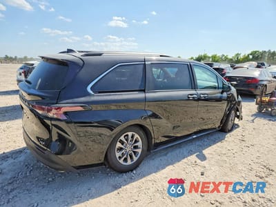 Trzecie zdjęcie samochodu z tyłu: 2026 TOYOTA SIENNA XLE 8-PASSENGER VIN:5TDYRKEC0TS293021 - miniatura