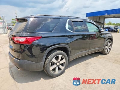 Trzecie zdjęcie samochodu z tyłu: 2019 CHEVROLET TRAVERSE LT VIN:1GNEVHKWXKJ188523 - miniatura