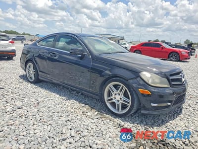 Czwarte zdjęcie samochodu z boku: 2015 MERCEDES-BENZ C 250 VIN:WDDGJ4HB3FG415988 - miniatura
