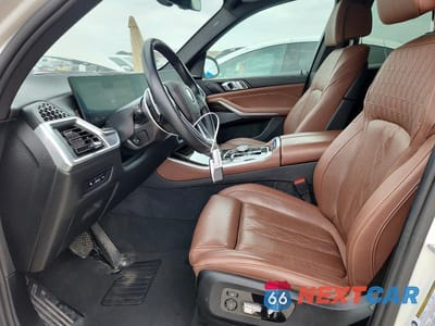 Zdjęcie 7 z 13 samochodu: 2025 BMW X5 XDRIVE50E VIN:5UX43EU06S9X96024 - miniatura