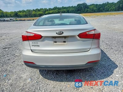 Zdjęcie 6 z 12 samochodu: 2016 KIA FORTE LX VIN:KNAFX4A65G5446252 - miniatura