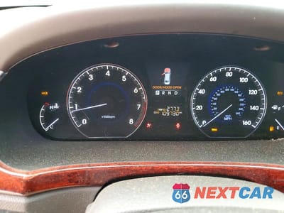 Zdjęcie 9 z 12 samochodu: 2013 HYUNDAI EQUUS SIGNATURE VIN:KMHGH4JH4DU069903 - miniatura