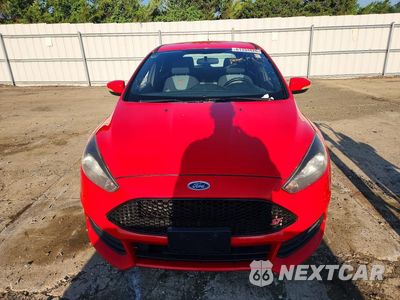 Piąte zdjęcie samochodu w środku: 2017 FORD FOCUS ST VIN:1FADP3L94HL310063 - miniatura
