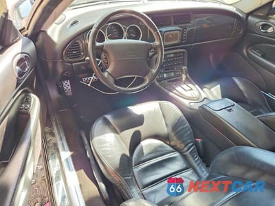 Zdjęcie 8 z 12 samochodu: 2006 JAGUAR XKR VIN:SAJDA42B063A46962 - miniatura