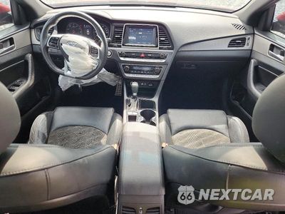 Zdjęcie 8 z 12 samochodu: 2019 HYUNDAI SONATA SPORT VIN:5NPE34AF5KH751205 - miniatura