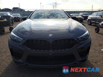 Piąte zdjęcie samochodu w środku: 2022 BMW M8 VIN:WBSGV0C02NCG96261 - miniatura