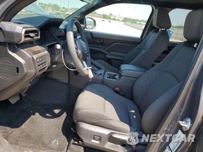 Zdjęcie 7 z 12 samochodu: 2025 TOYOTA TACOMA SR5 VIN:3TMLB5JN6SM189185 - miniatura