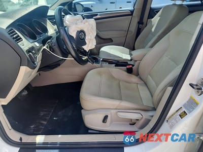Zdjęcie 7 z 13 samochodu: 2015 VOLKSWAGEN GOLF TDI VIN:3VW2A7AU7FM055337 - miniatura