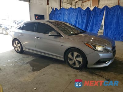 Czwarte zdjęcie samochodu z boku: 2016 HYUNDAI SONATA HYBRID LIMITED VIN:KMHE34L17GA008976 - miniatura