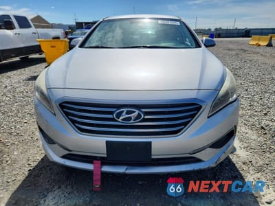 Piąte zdjęcie samochodu w środku: 2016 HYUNDAI SONATA SE VIN:5NPE24AF9GH301518 - miniatura
