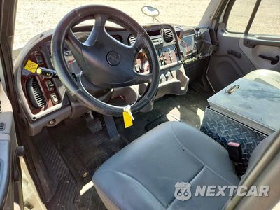 Zdjęcie 8 z 12 samochodu: 2012 FREIGHTLINER BUSINESS CLASS M2 WATER TRUCK VIN:1FVACXDTXCHBJ7929 - miniatura