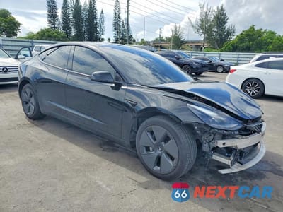 Czwarte zdjęcie samochodu z boku: 2023 TESLA MODEL 3 VIN:5YJ3E1EA0PF510981 - miniatura