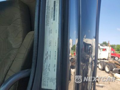 Zdjęcie 12 z 13 samochodu: 2014 VOLVO VNL SEMI TRUCK VIN:4V4NC9EH9EN173286 - miniatura