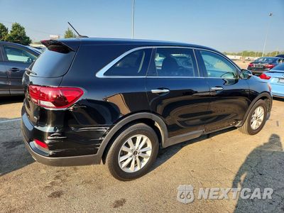 Trzecie zdjęcie samochodu z tyłu: 2020 KIA SORENTO S VIN:5XYPG4A5XLG612281 - miniatura