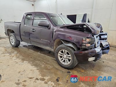 Czwarte zdjęcie samochodu z boku: 2008 CHEVROLET SILVERADO K1500 VIN:2GCEK19J881147796 - miniatura