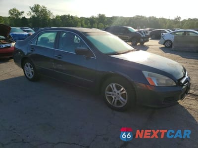 Czwarte zdjęcie samochodu z boku: 2007 HONDA ACCORD EX VIN:1HGCM56887A023642 - miniatura