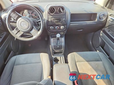 Zdjęcie 8 z 13 samochodu: 2012 JEEP COMPASS LATITUDE VIN:1C4NJCEA8CD539355 - miniatura