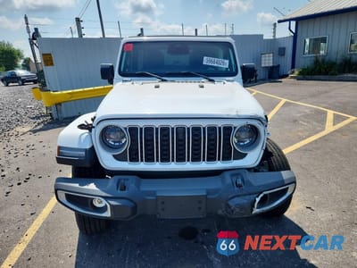 Piąte zdjęcie samochodu w środku: 2025 JEEP WRANGLER SAHARA VIN:1C4PJXEN4SW609939 - miniatura
