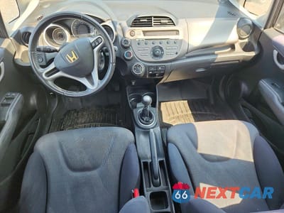 Zdjęcie 8 z 12 samochodu: 2010 HONDA FIT SPORT VIN:JHMGE8G42AC002712 - miniatura