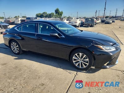 Czwarte zdjęcie samochodu z boku: 2019 LEXUS ES 300H VIN:58AB21B16KU003872 - miniatura
