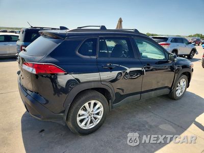 Trzecie zdjęcie samochodu z tyłu: 2025 TOYOTA COROLLA CROSS LE VIN:7MUBAAAG5SV128862 - miniatura