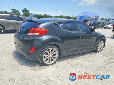 Trzecie zdjęcie samochodu z tyłu: 2013 HYUNDAI VELOSTER BASE VIN:KMHTC6AD9DU130880 - miniatura