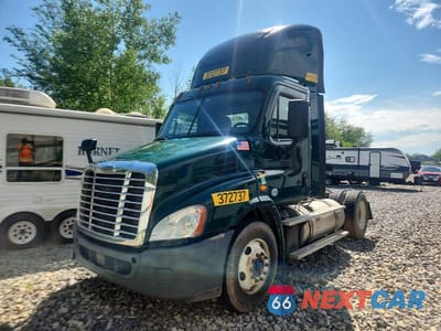 Drugie zdjęcie samochodu z przodu: 2018 FREIGHTLINER CASCADIA 113 SEMI TRUCK VIN:3AKBGADV7JSJL4565 - miniatura