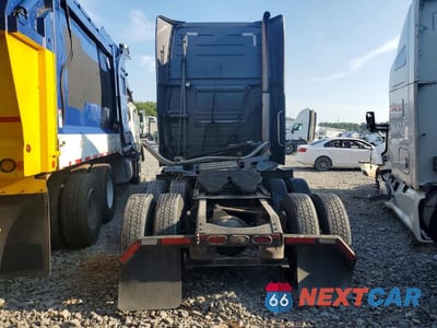 Zdjęcie 6 z 12 samochodu: 2015 VOLVO VNL SEMI TRUCK VIN:4V4NC9EH2FN190349 - miniatura