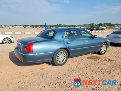 Trzecie zdjęcie samochodu z tyłu: 2003 LINCOLN TOWN CAR SIGNATURE VIN:1LNHM82W93Y627658 - miniatura