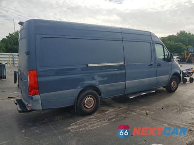 Trzecie zdjęcie samochodu z tyłu: 2019 MERCEDES-BENZ SPRINTER 2500/3500 DELIVERY VAN VIN:WD4PF1CD5KP141020 - miniatura