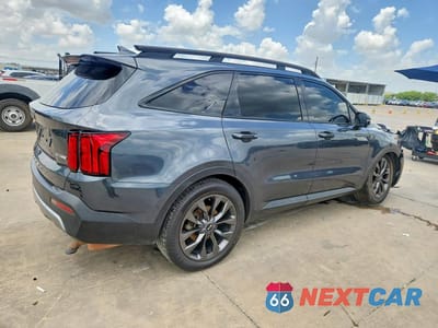 Trzecie zdjęcie samochodu z tyłu: 2021 KIA SORENTO SX PRESTIGE X-LINE VIN:5XYRKDLF2MG045336 - miniatura