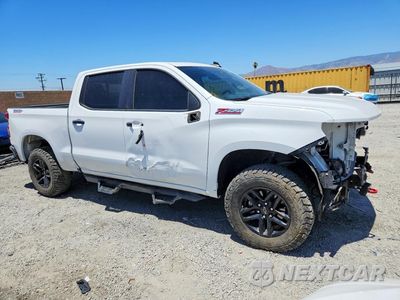 Czwarte zdjęcie samochodu z boku: 2021 CHEVROLET SILVERADO K1500 LT TRAIL BOSS VIN:3GCPYFED2MG319360 - miniatura